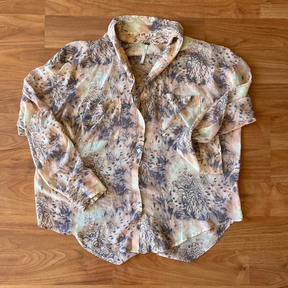 Free People Tops - Free People abstract print shirt